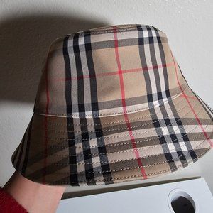 Burberry bucket hat